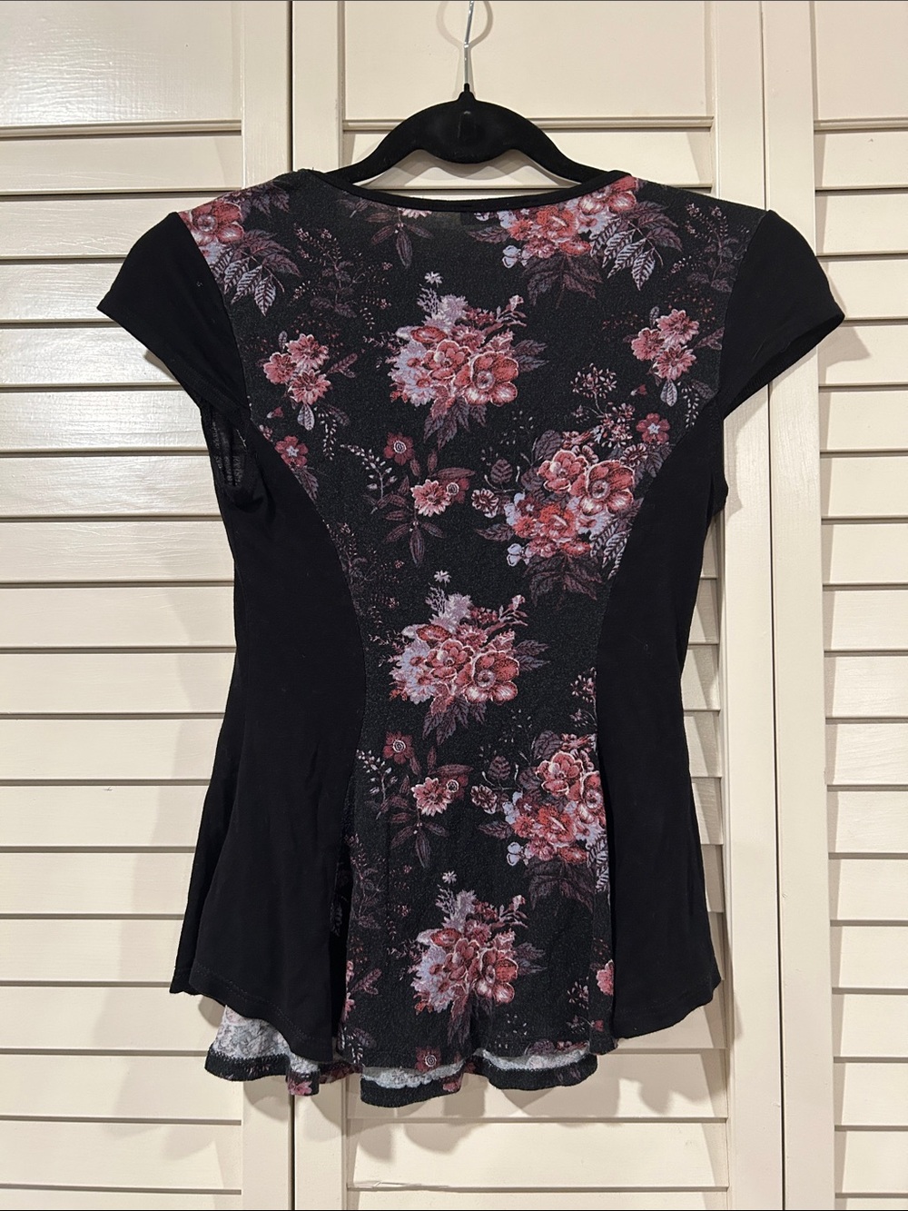 Persaya Black Top with Pink Floral Front Panel Size S - Picture 3 of 5